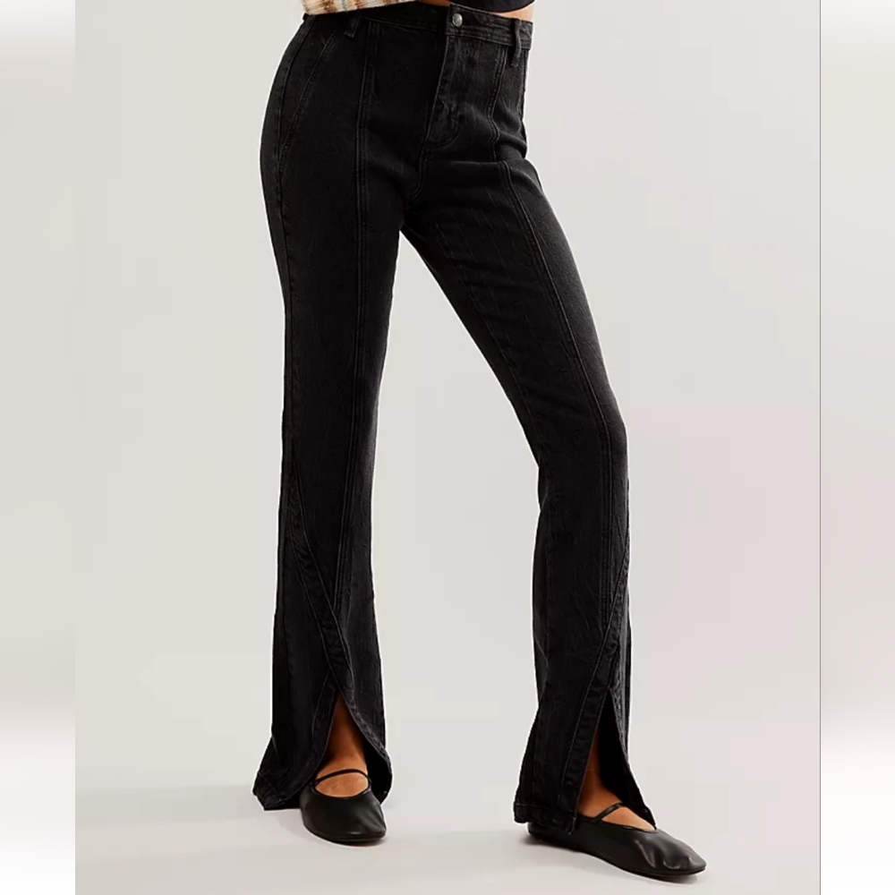 NWT- We free people CRVY Mona Flare Jeans size 31